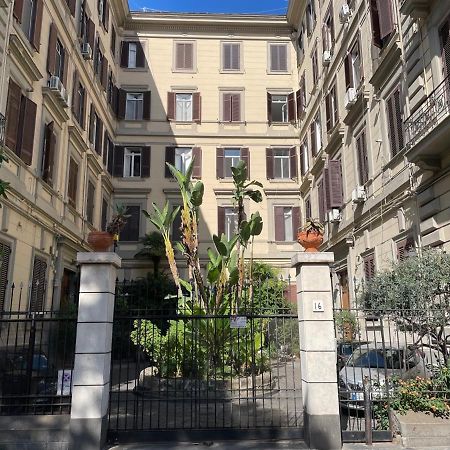 Gramsci 16 Hotel Napels Buitenkant foto