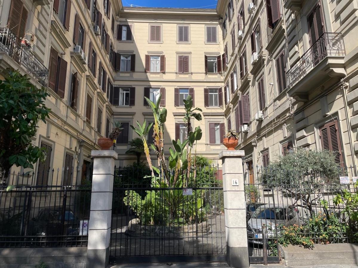Gramsci 16 Hotel Napels Buitenkant foto