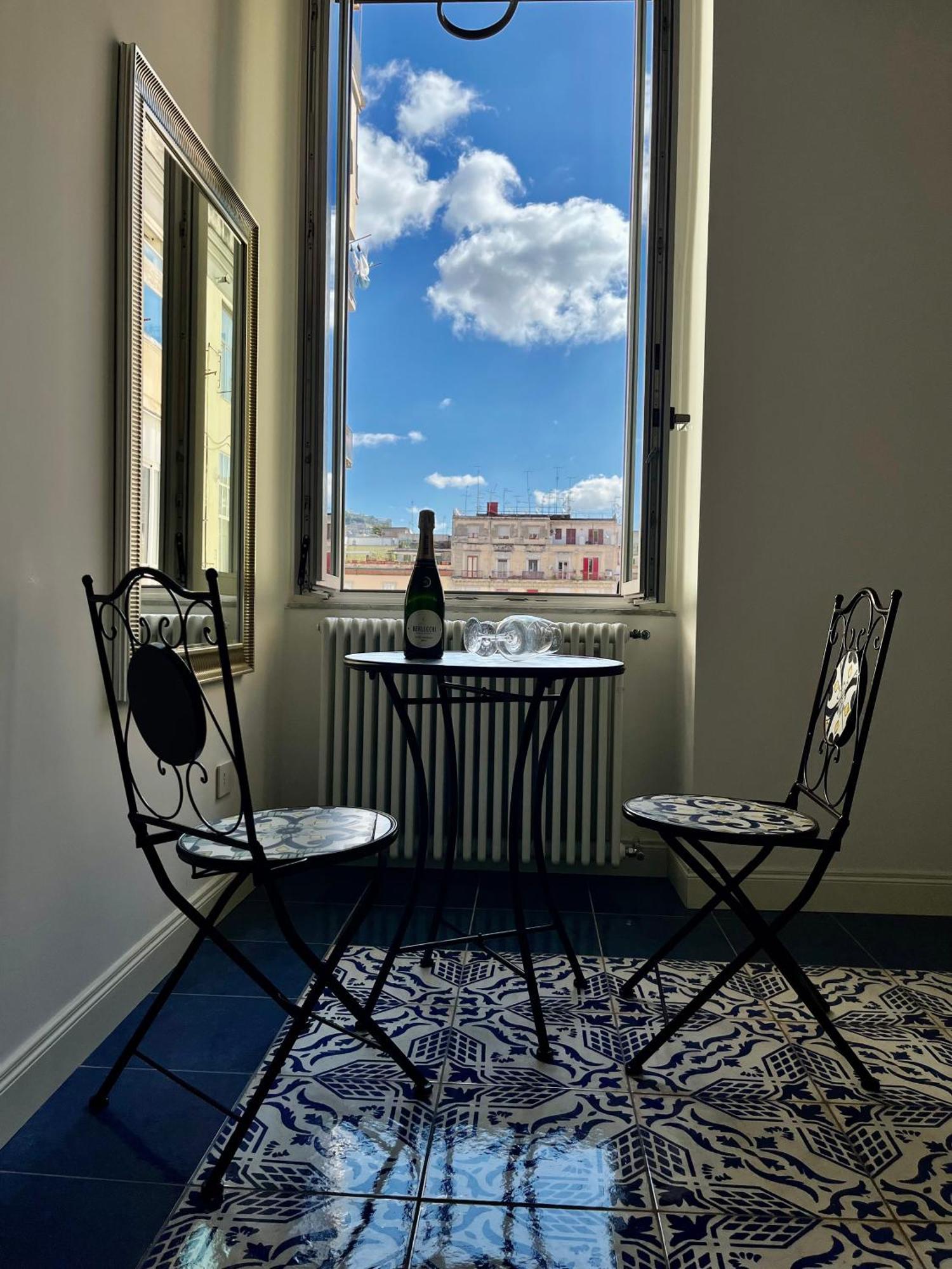 Gramsci 16 Hotel Napels Buitenkant foto